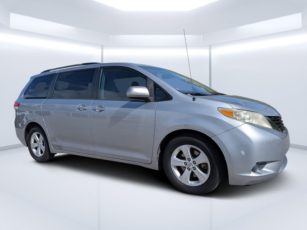 2014 Toyota Sienna LE 7-Passenger Auto Access Seat