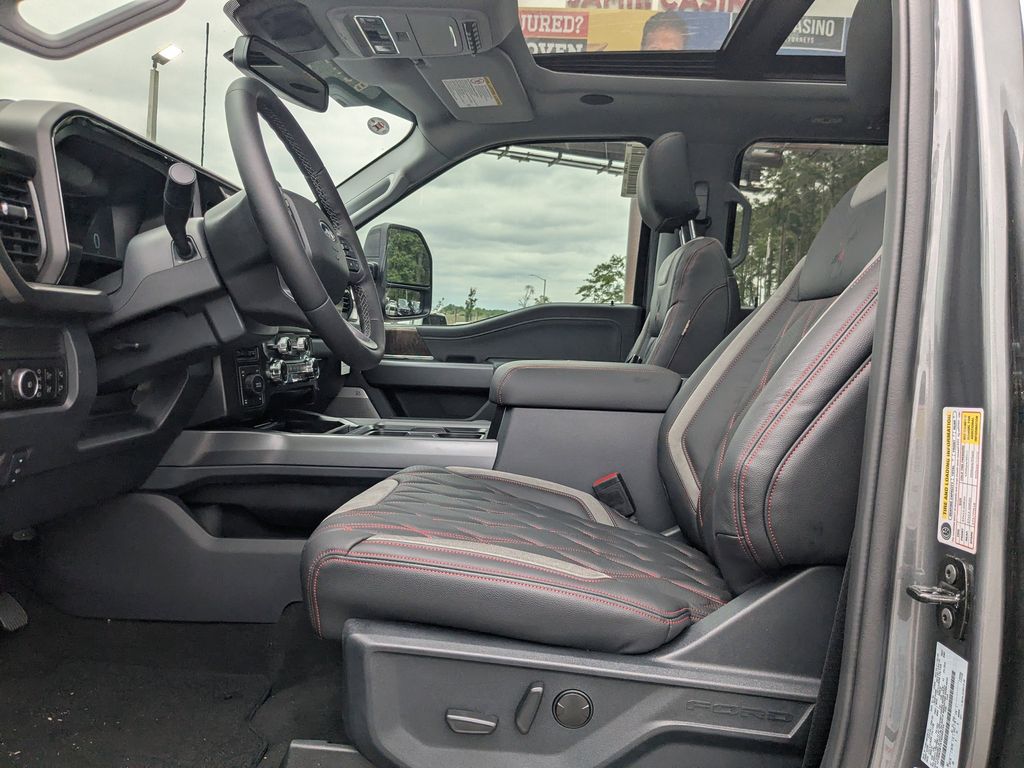 2026 Ford F-250 Super Duty Black Widow