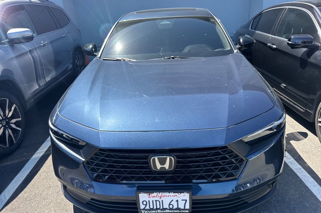 Certified Used 2025 Canyon River Blue Metallic Honda SE image 3