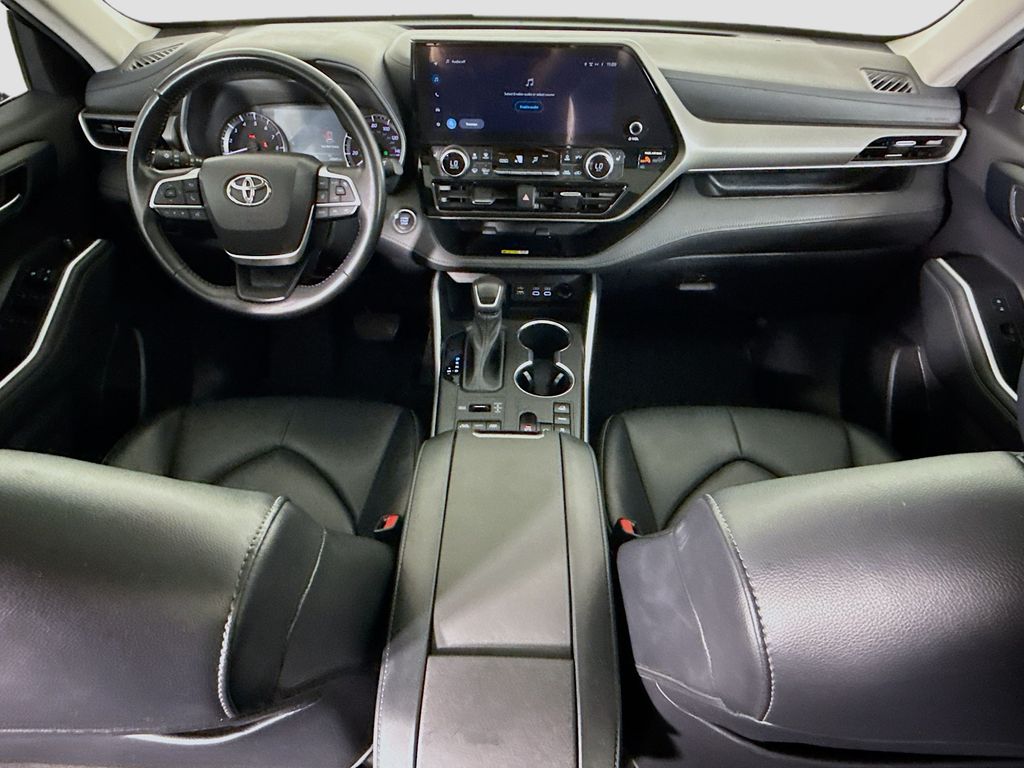 Thumbnail: 2023 Toyota Highlander - 13