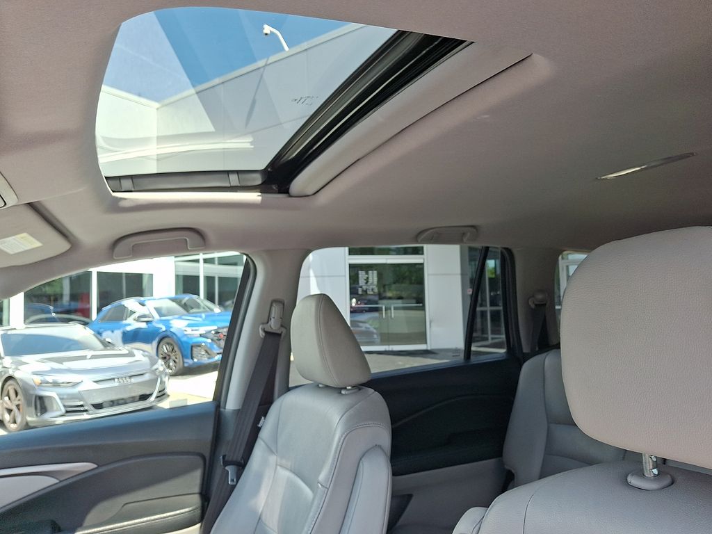 Thumbnail: 2016 Honda Pilot - 14