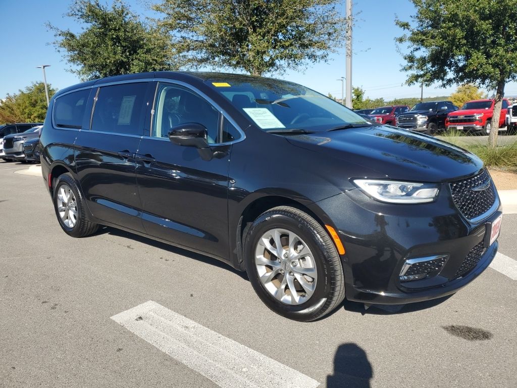 Used Car 2023 Chrysler Pacifica  Touring L For Sale Under $40,000 In Austin, Texas