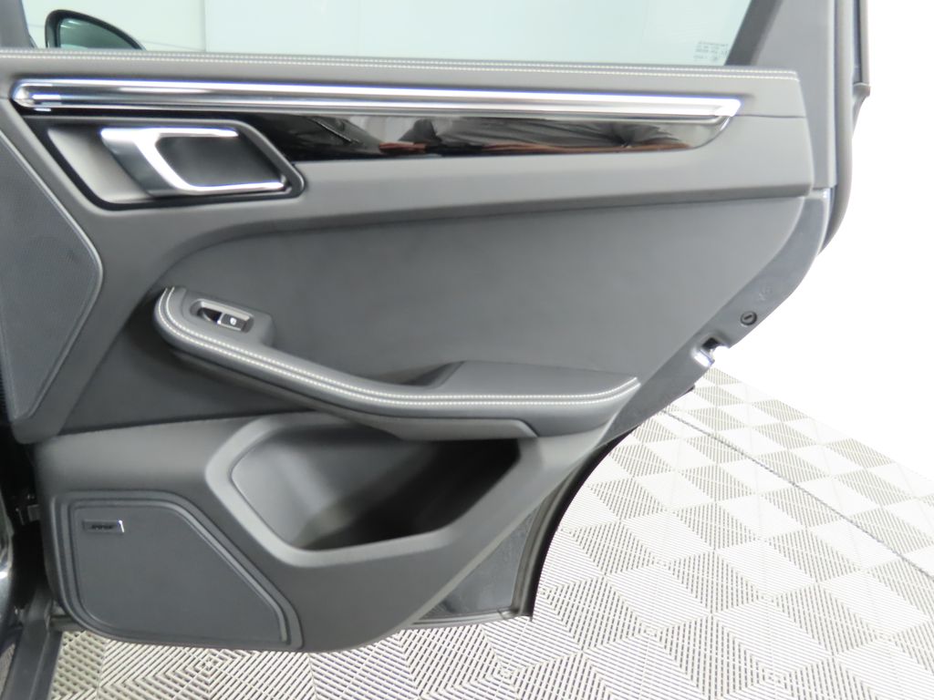 Thumbnail: 2025 Porsche Macan - 29