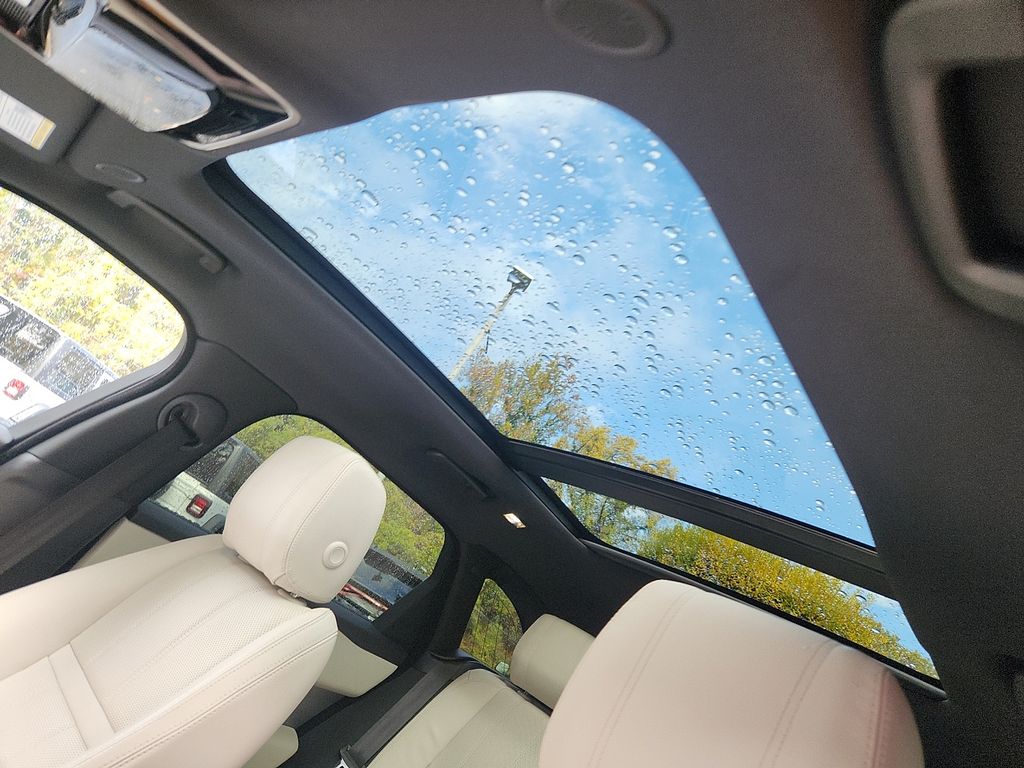 Thumbnail: 2022 Land Rover Range Rover Velar - 14