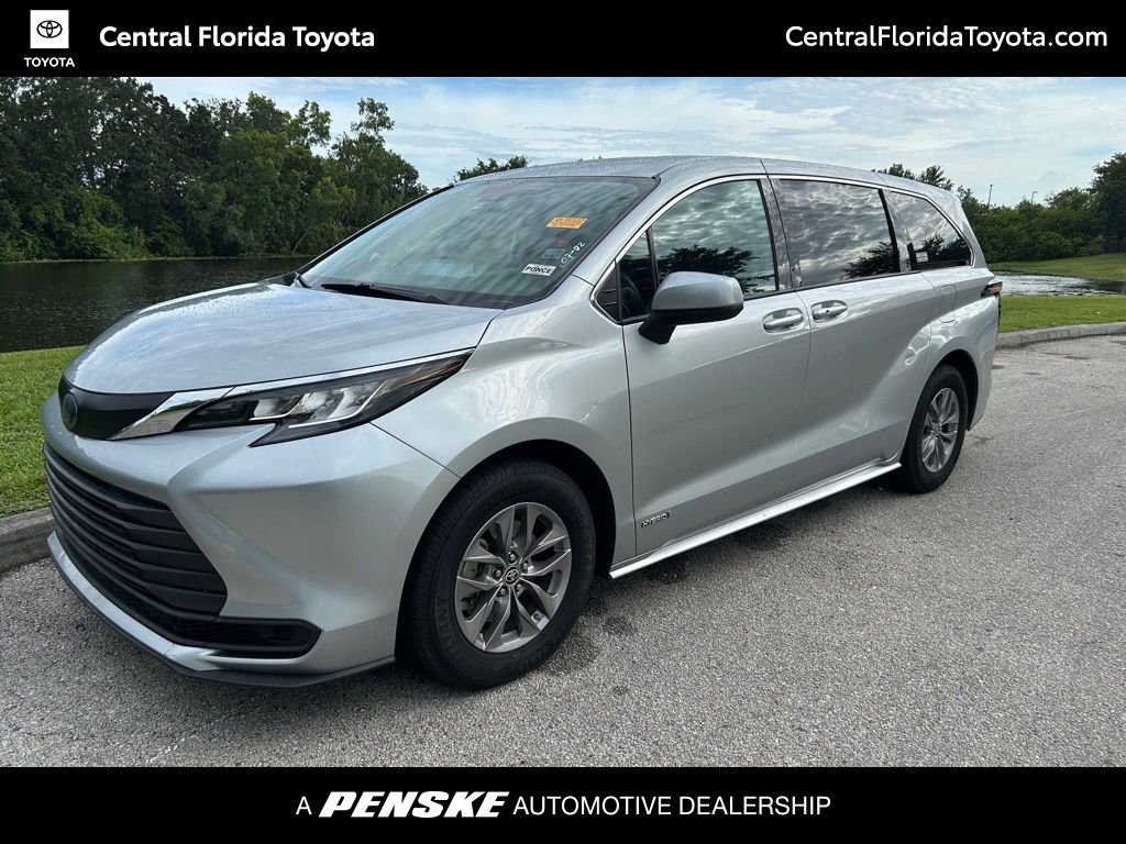 Thumbnail: 2021 Toyota Sienna - 1