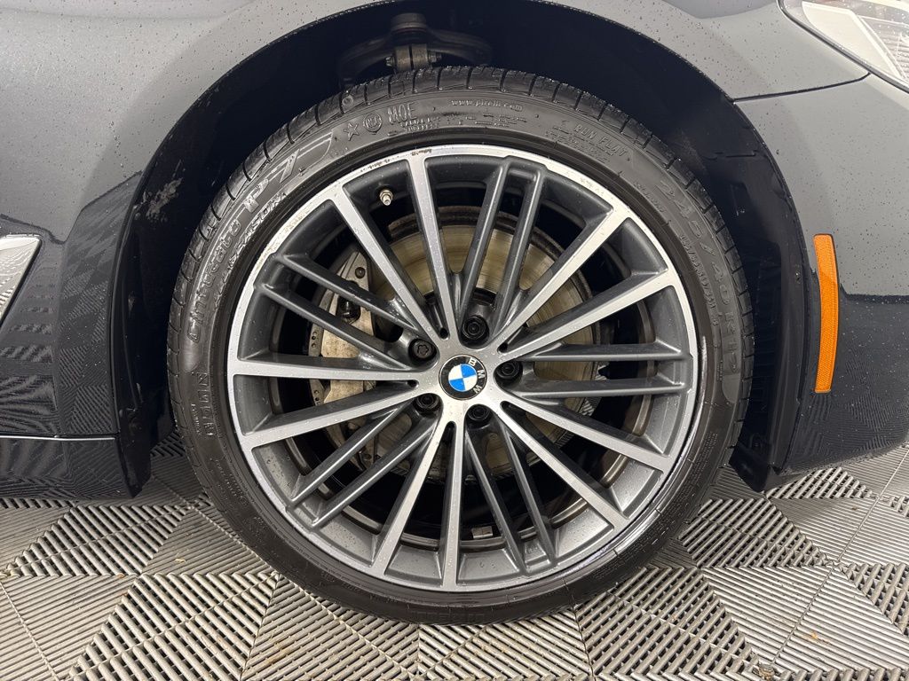 Thumbnail: 2023 BMW 5 Series - 12