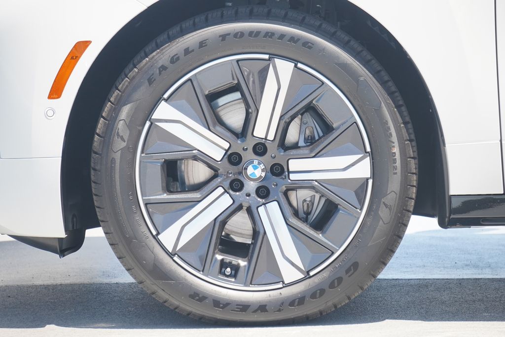 Thumbnail: 2026 BMW iX - 5