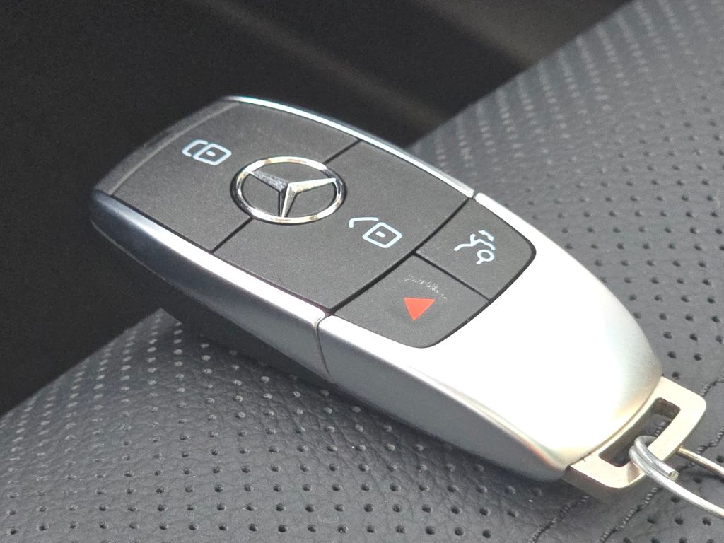 Certified Used 2026 White Mercedes-Benz GLE 450 image 39