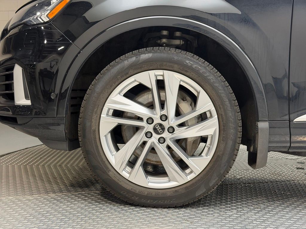 Thumbnail: 2023 Audi Q7 - 4