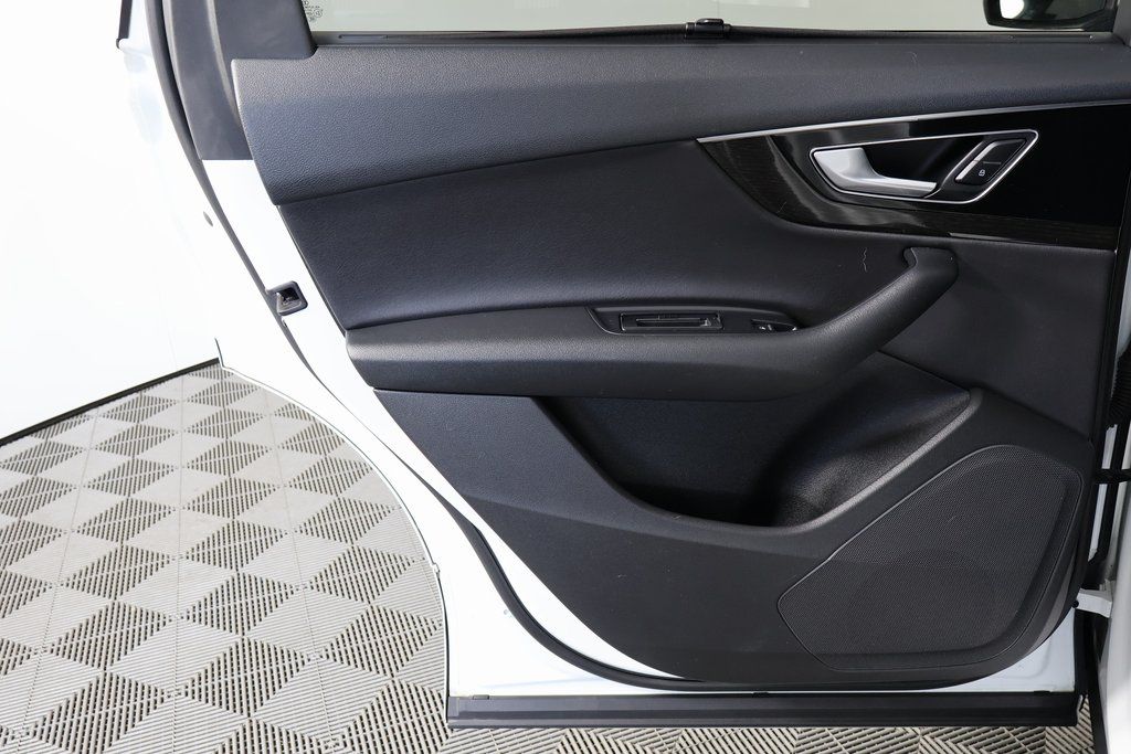 Thumbnail: 2017 Audi Q7 - 13