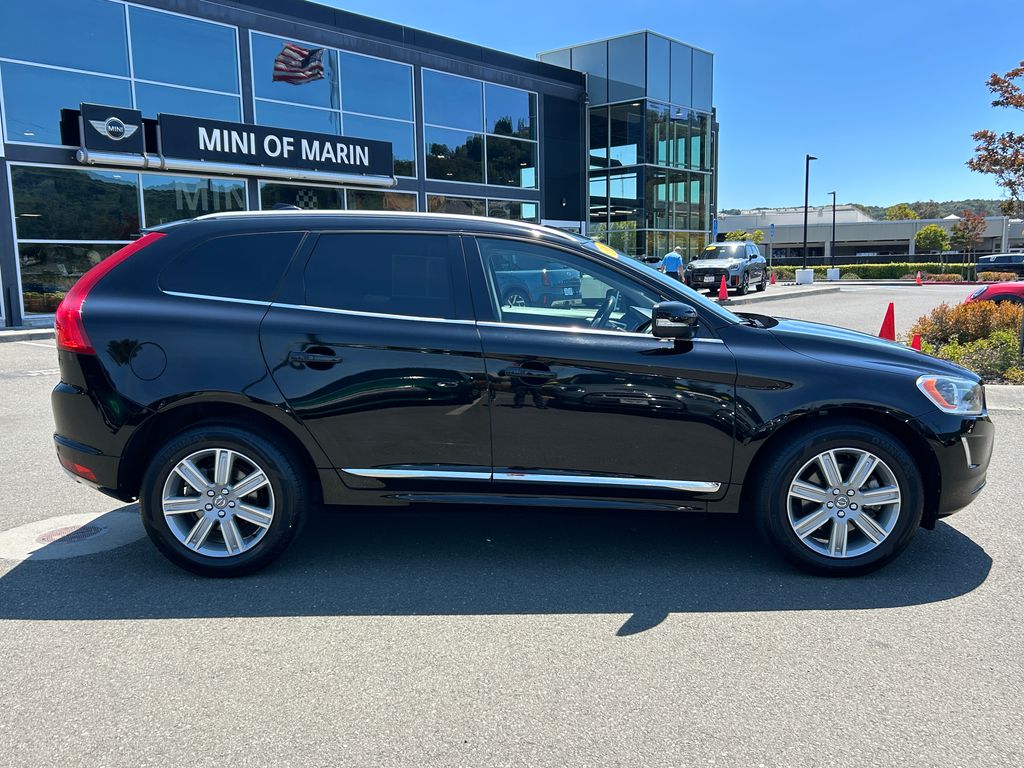 Thumbnail: 2016 Volvo XC60 - 6