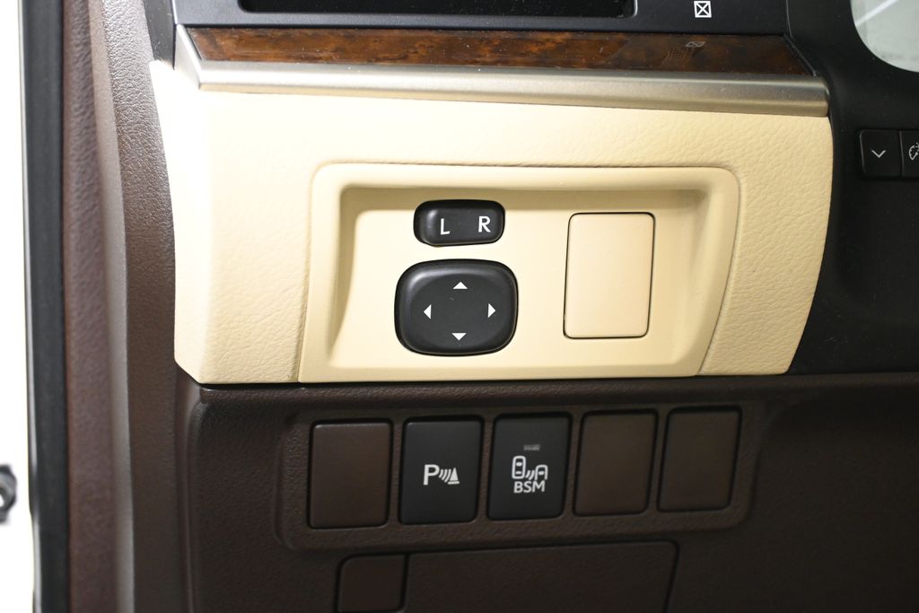 Thumbnail: 2016 Lexus ES - 26