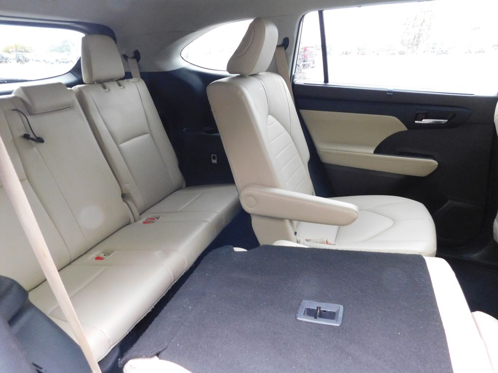 Thumbnail: 2021 Toyota Highlander - 5