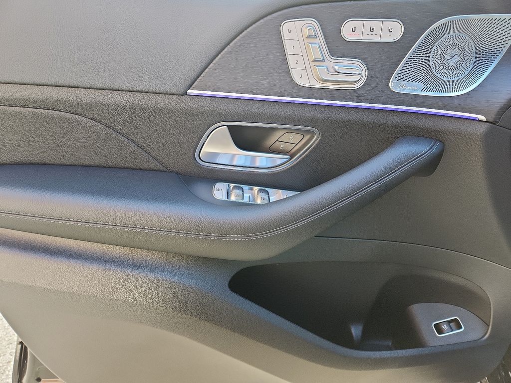 Thumbnail: 2026 Mercedes-Benz GLE - 8