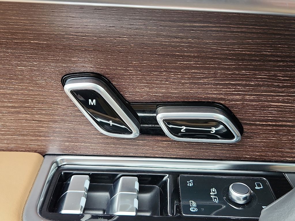 Thumbnail: 2023 Land Rover Range Rover - 24