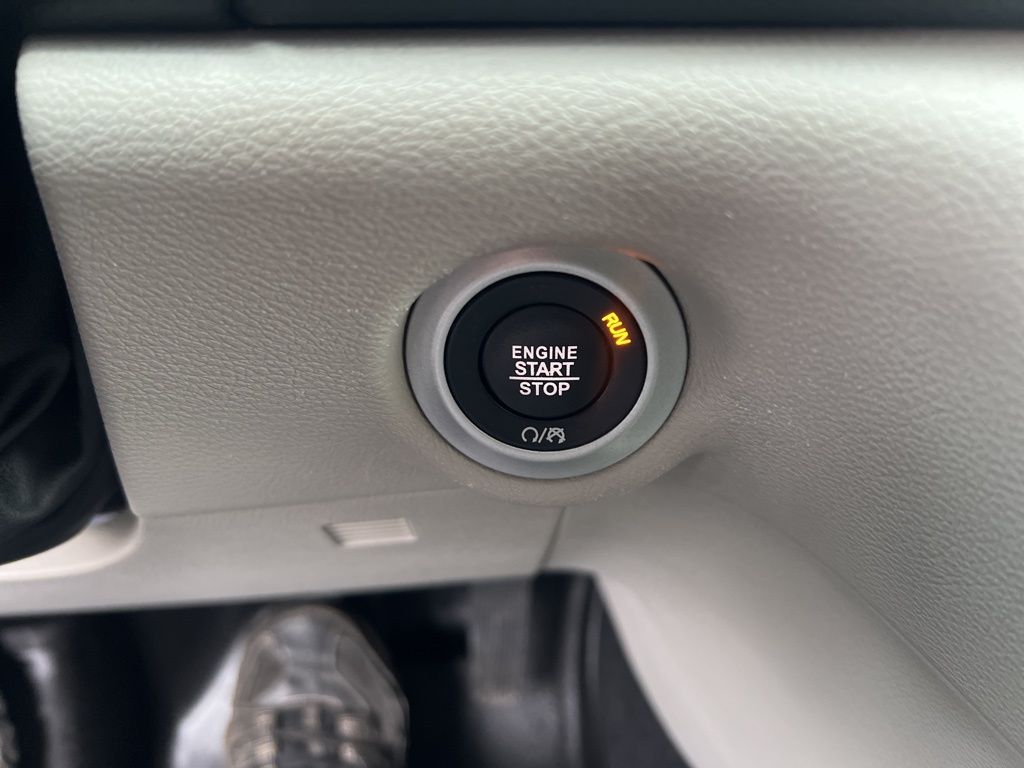 2020 Chrysler Pacifica Touring photo