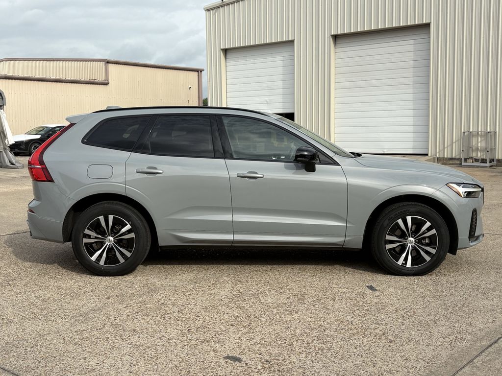 Certified Used 2024 Gray Metallic Volvo B5 Core image 3