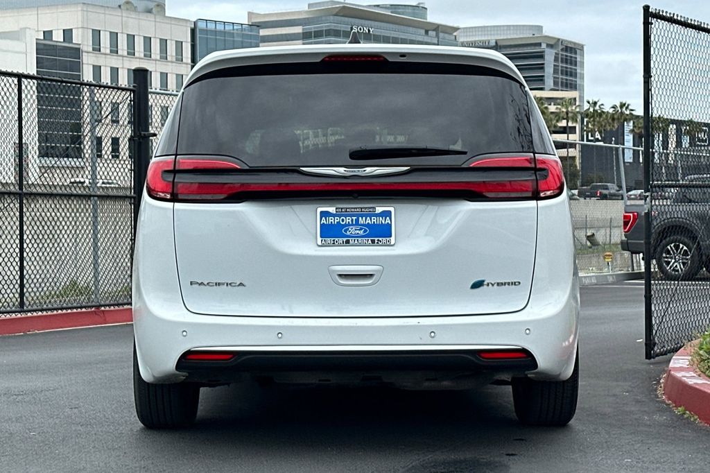 2023 Chrysler Pacifica Hybrid Touring L photo