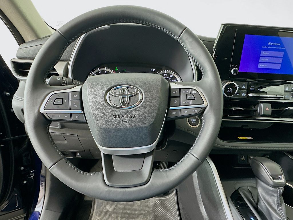 2025 Toyota Highlander XLE 11