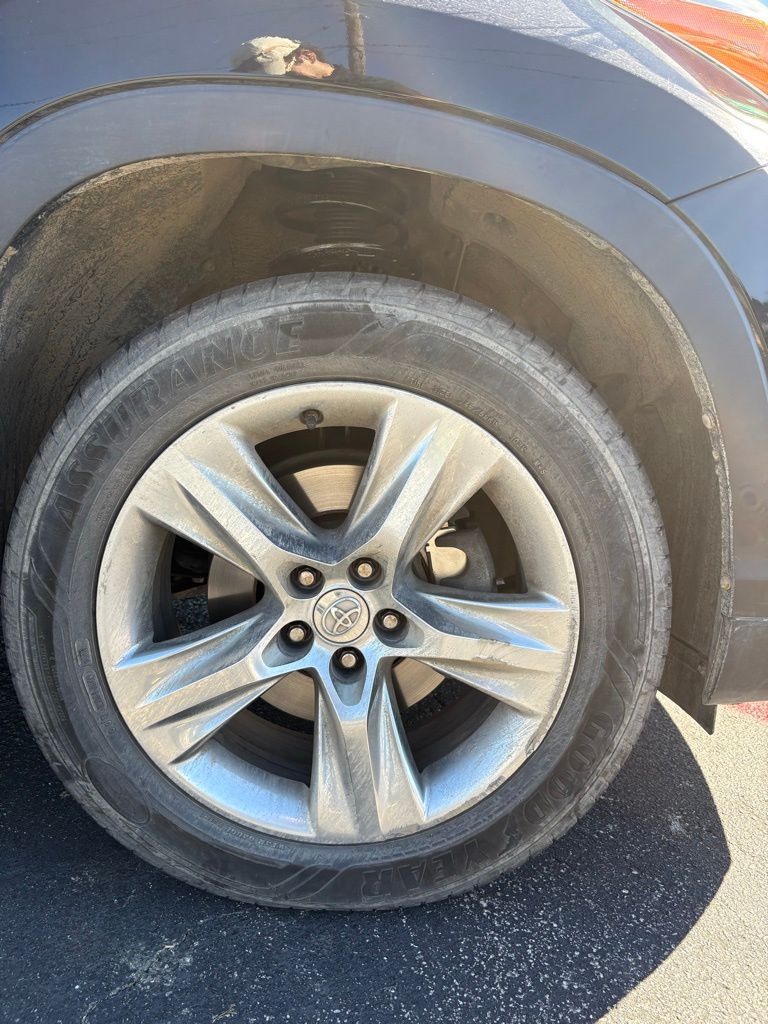 Thumbnail: 2015 Toyota Highlander - 8