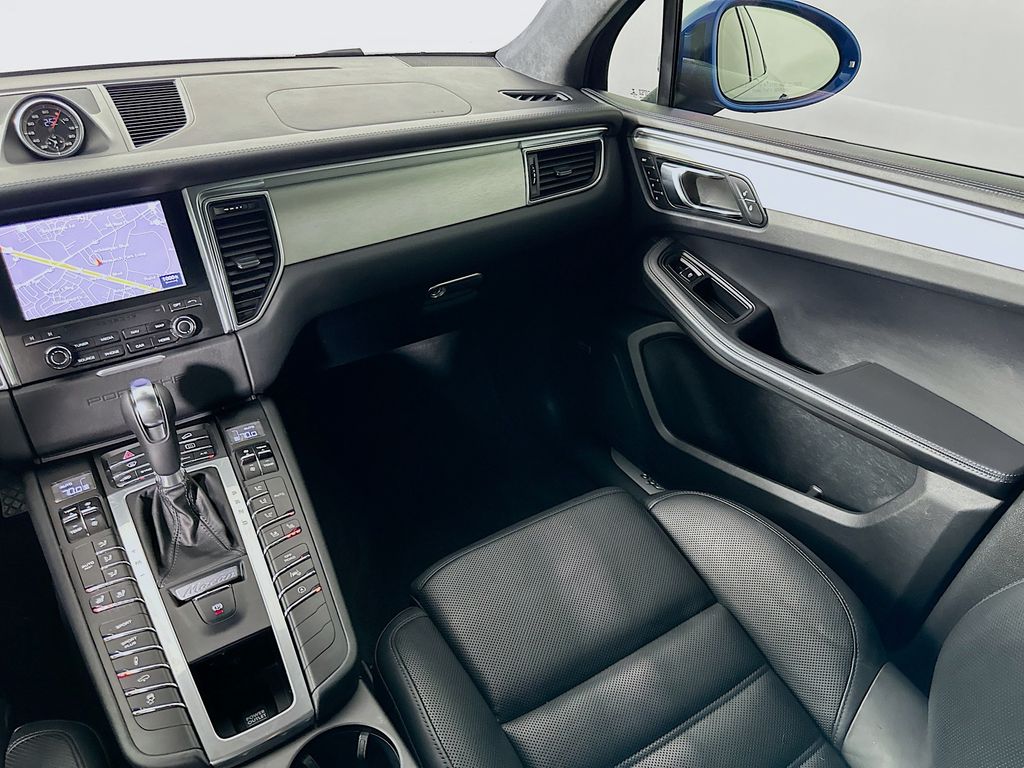 Thumbnail: 2017 Porsche Macan - 24