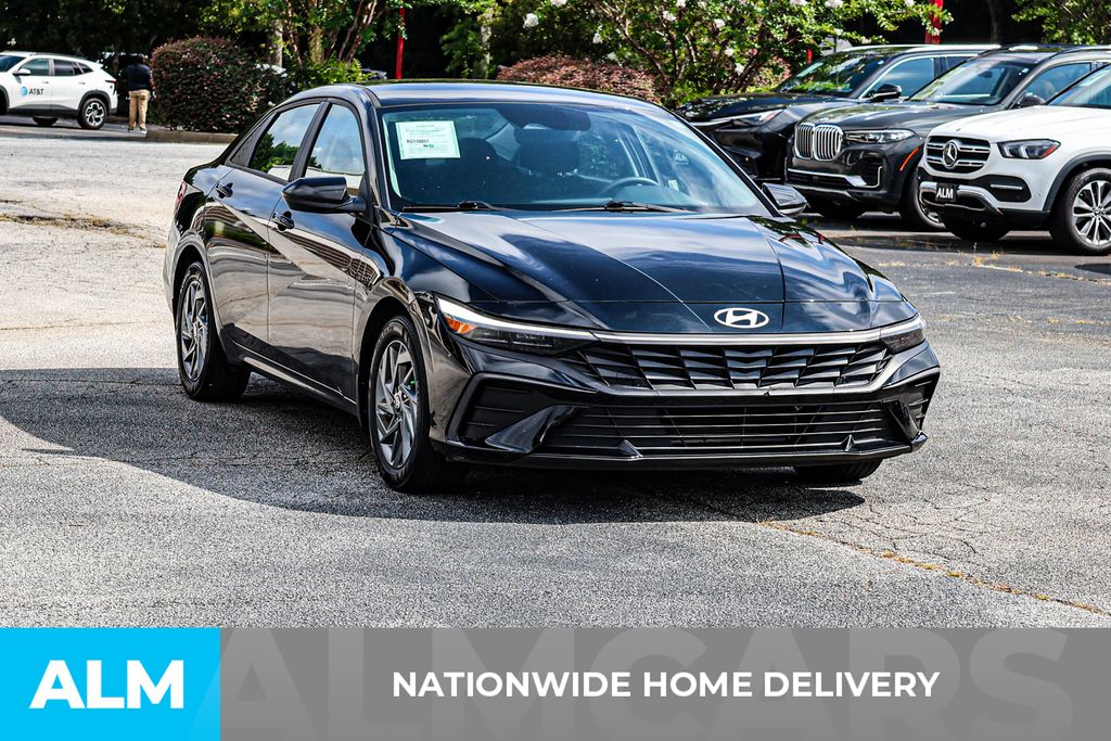 Used 2024 Black Hyundai SEL image 4