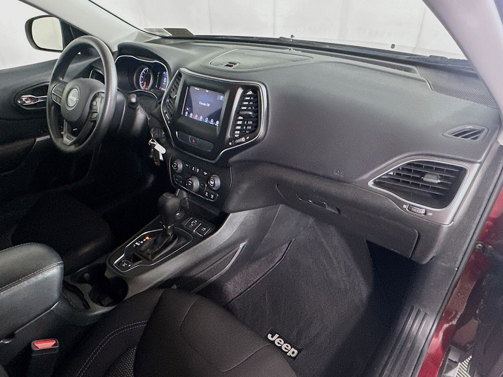 Used 2019 Red Jeep Latitude image 32