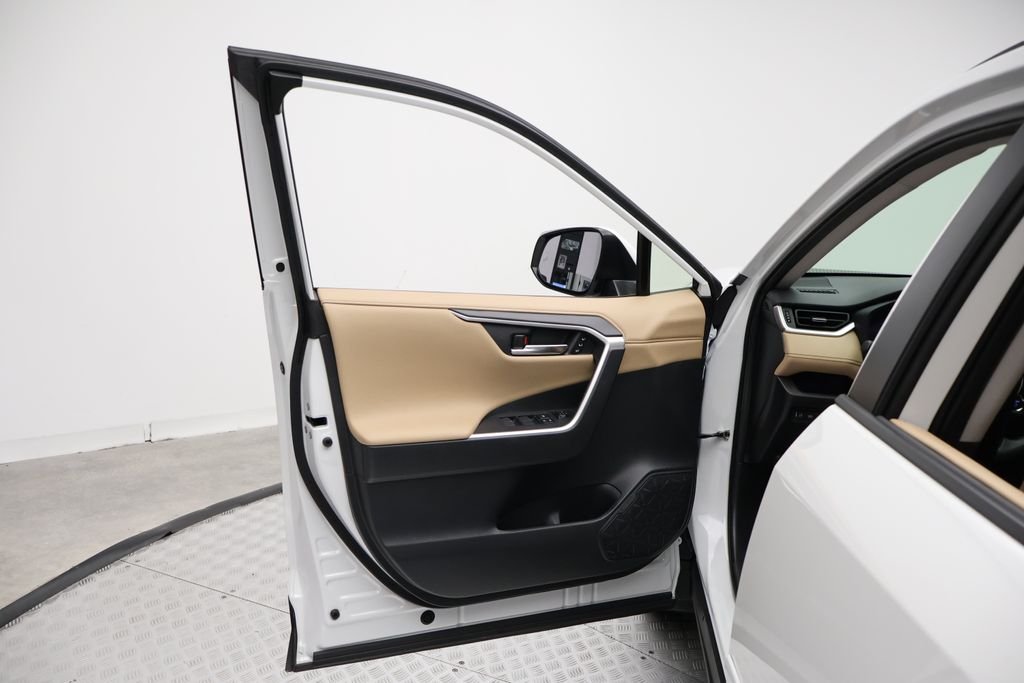 Thumbnail: 2023 Toyota RAV4 - 16