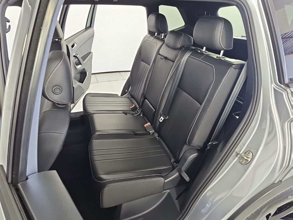 Thumbnail: 2023 Volkswagen Tiguan - 21