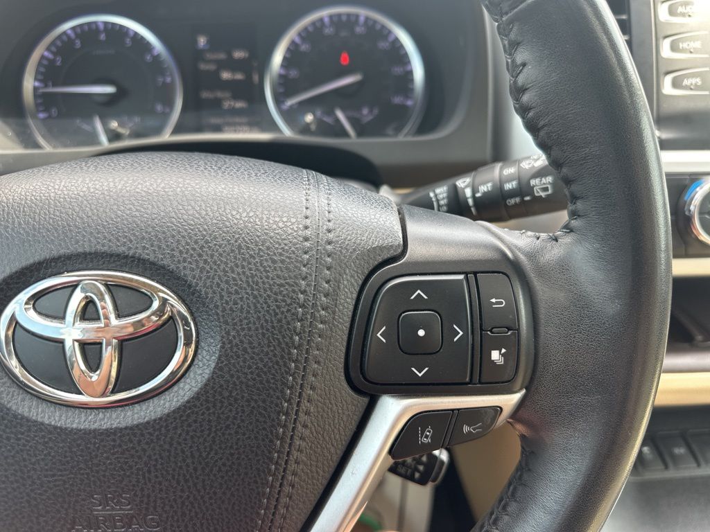 2019 Predawn Gray Mica Toyota Highlander XLE FWD SUV