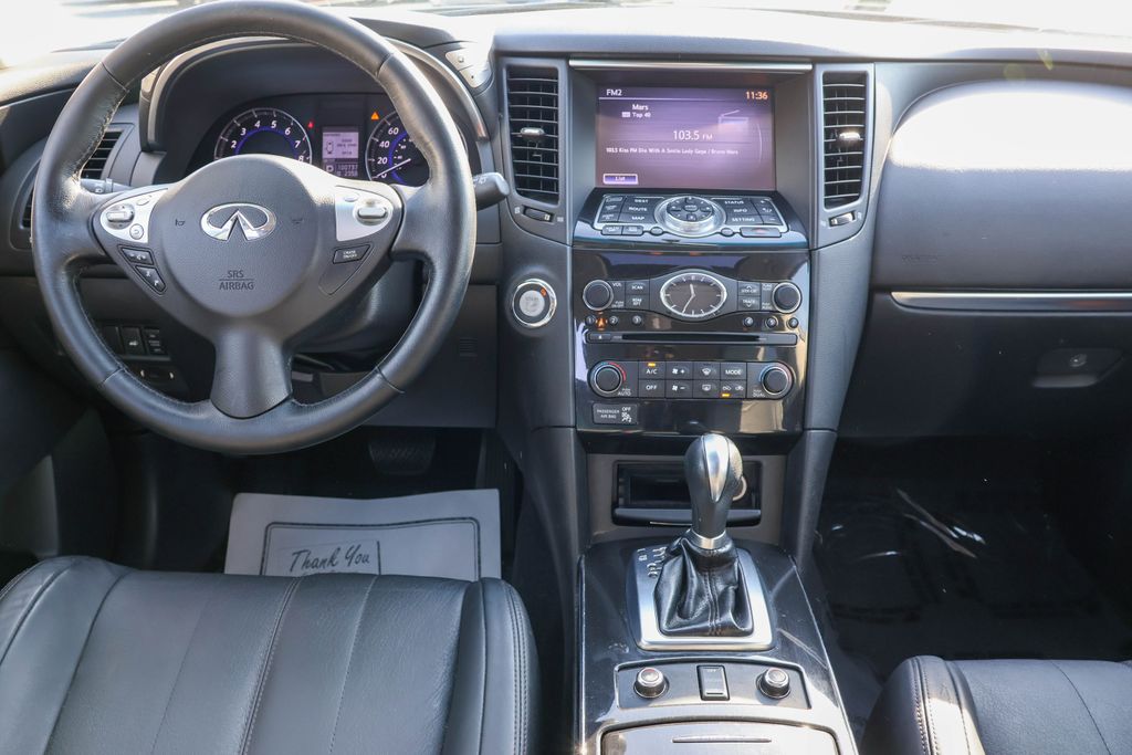 2014 INFINITI QX70 Base 32