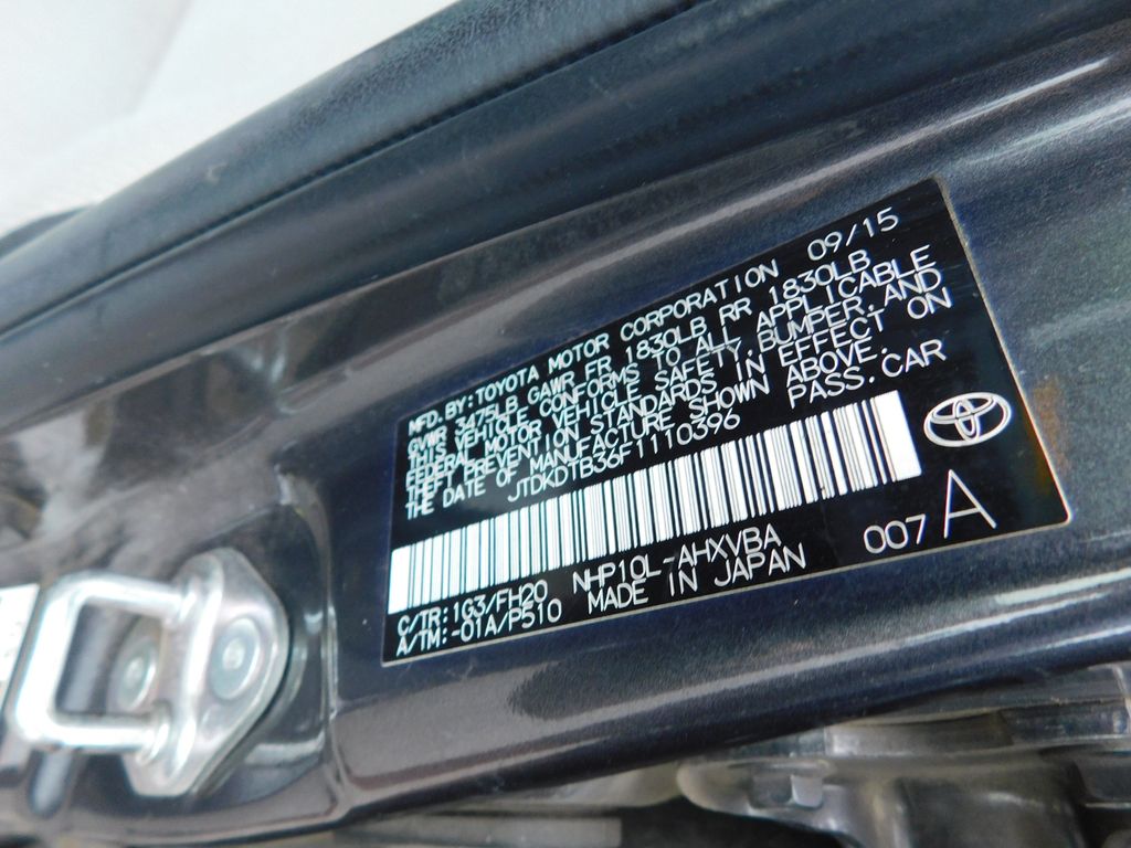 Thumbnail: 2015 Toyota Prius c - 10