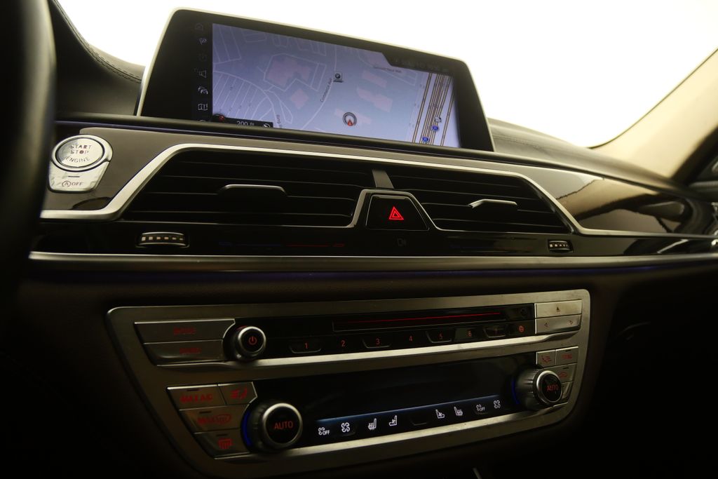Thumbnail: 2016 BMW 7 Series - 21