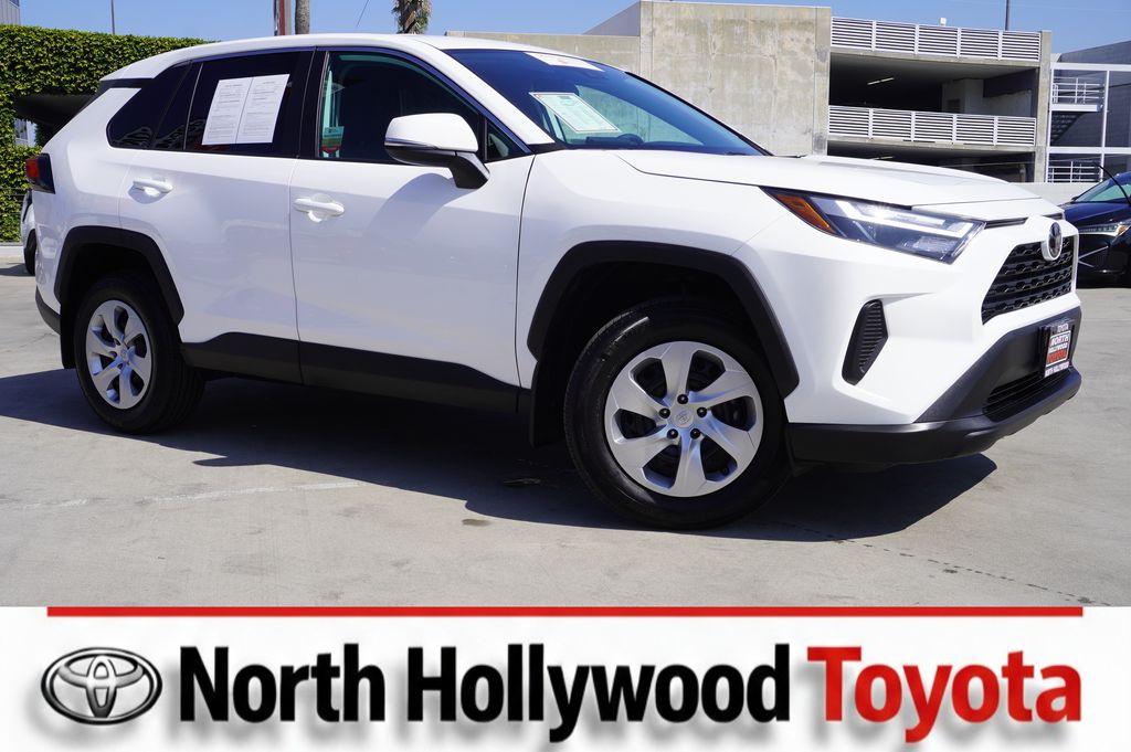 2025 Toyota RAV4 LE FWD
