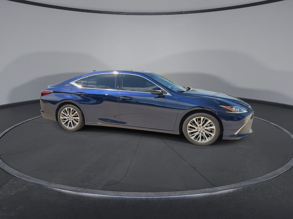 Thumbnail: 2020 Lexus ES - 2