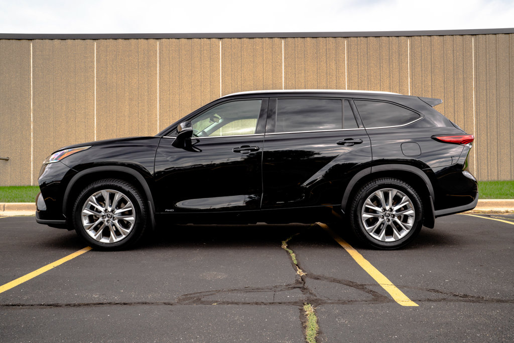 Used 2022 Toyota Highlander Hybrid SUV