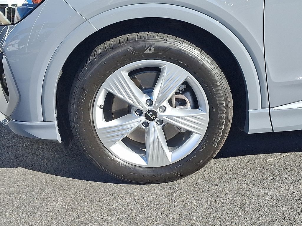 Thumbnail: 2025 Audi Q4 e-tron - 8