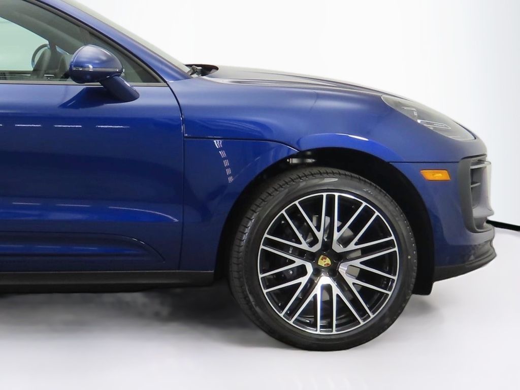 Thumbnail: 2025 Porsche Macan - 11
