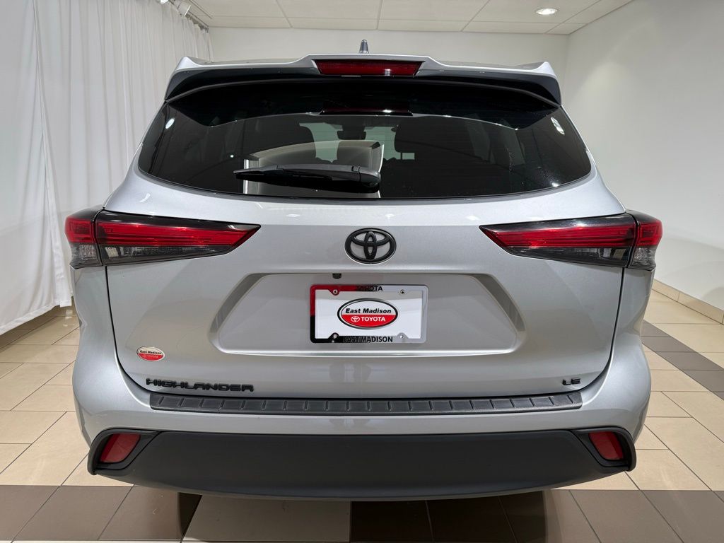 2022 Toyota Highlander LE 4
