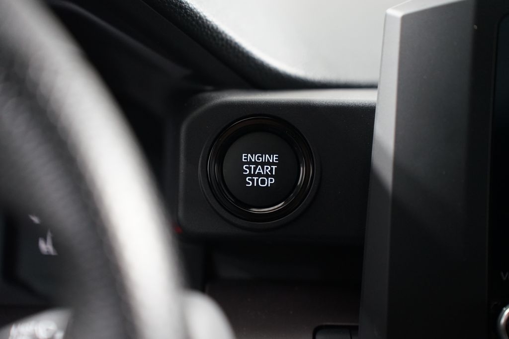 2025 Toyota Tacoma SR5 18