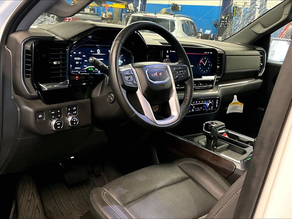 2023 GMC Sierra 1500 — photo 8