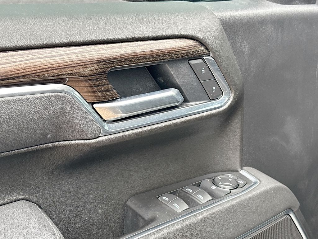Used 2025 Gray Chevrolet LT image 18