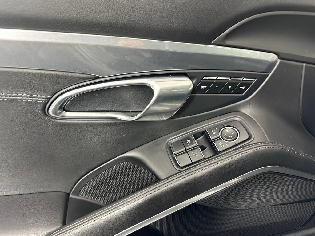 Thumbnail: 2019 Porsche 911 - 18