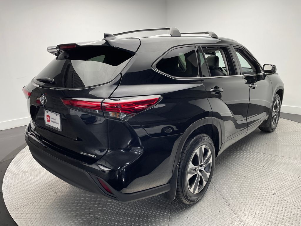 Thumbnail: 2022 Toyota Highlander - 5