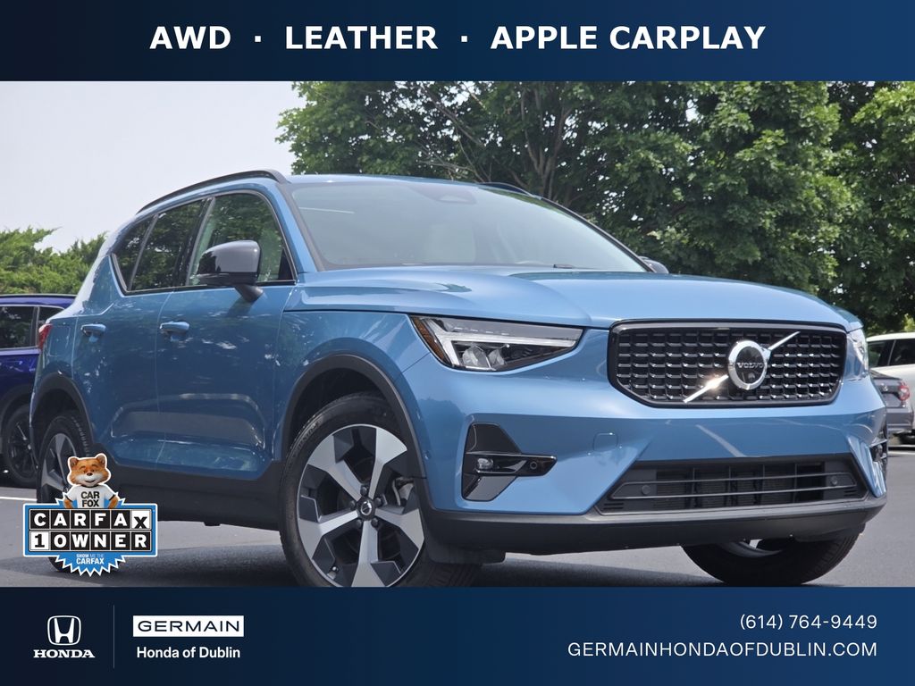 2023 Volvo XC40 B5 Plus Dark Theme