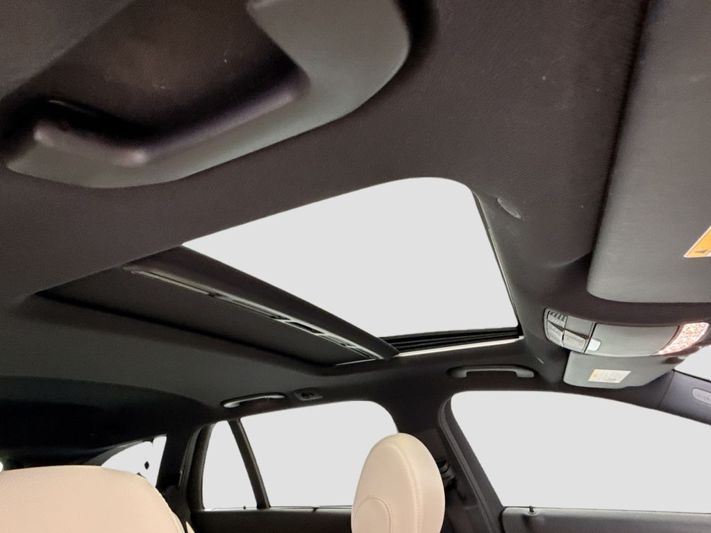 Thumbnail: 2019 Mercedes-Benz E-Class - 17