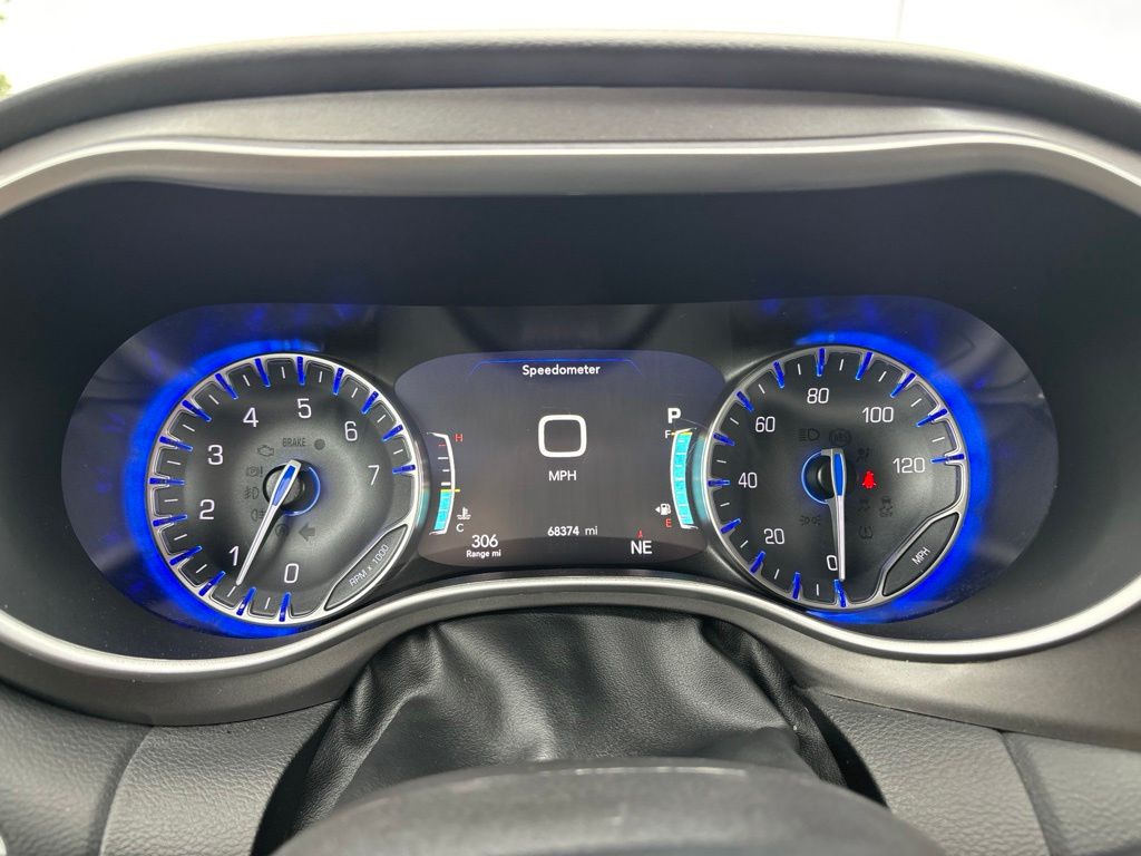 Used 2023 Chrysler Pacifica Van
