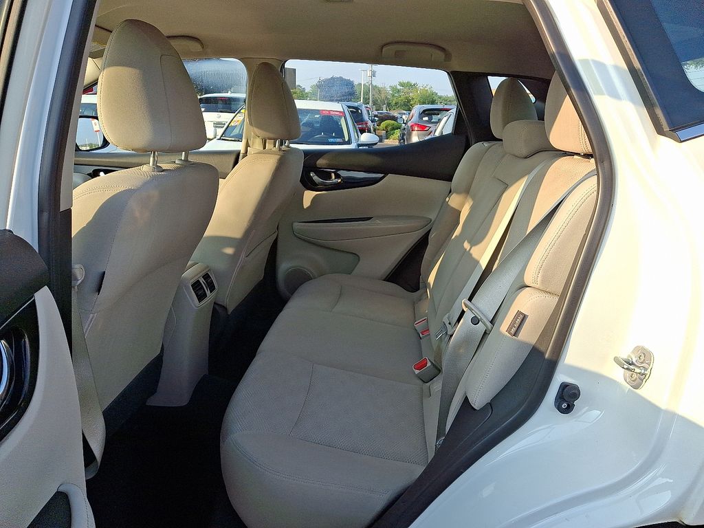 Thumbnail: 2020 Nissan Rogue Sport - 10