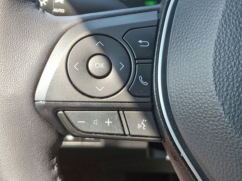 2022 Toyota RAV4 XLE 22