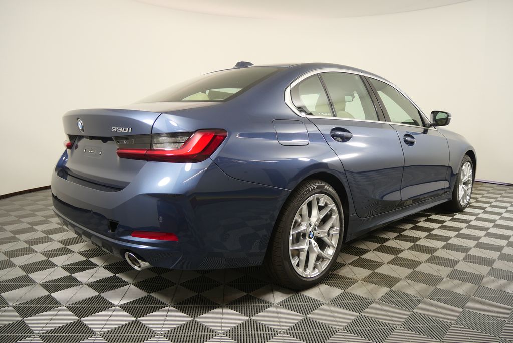 Thumbnail: 2026 BMW 3 Series - 3